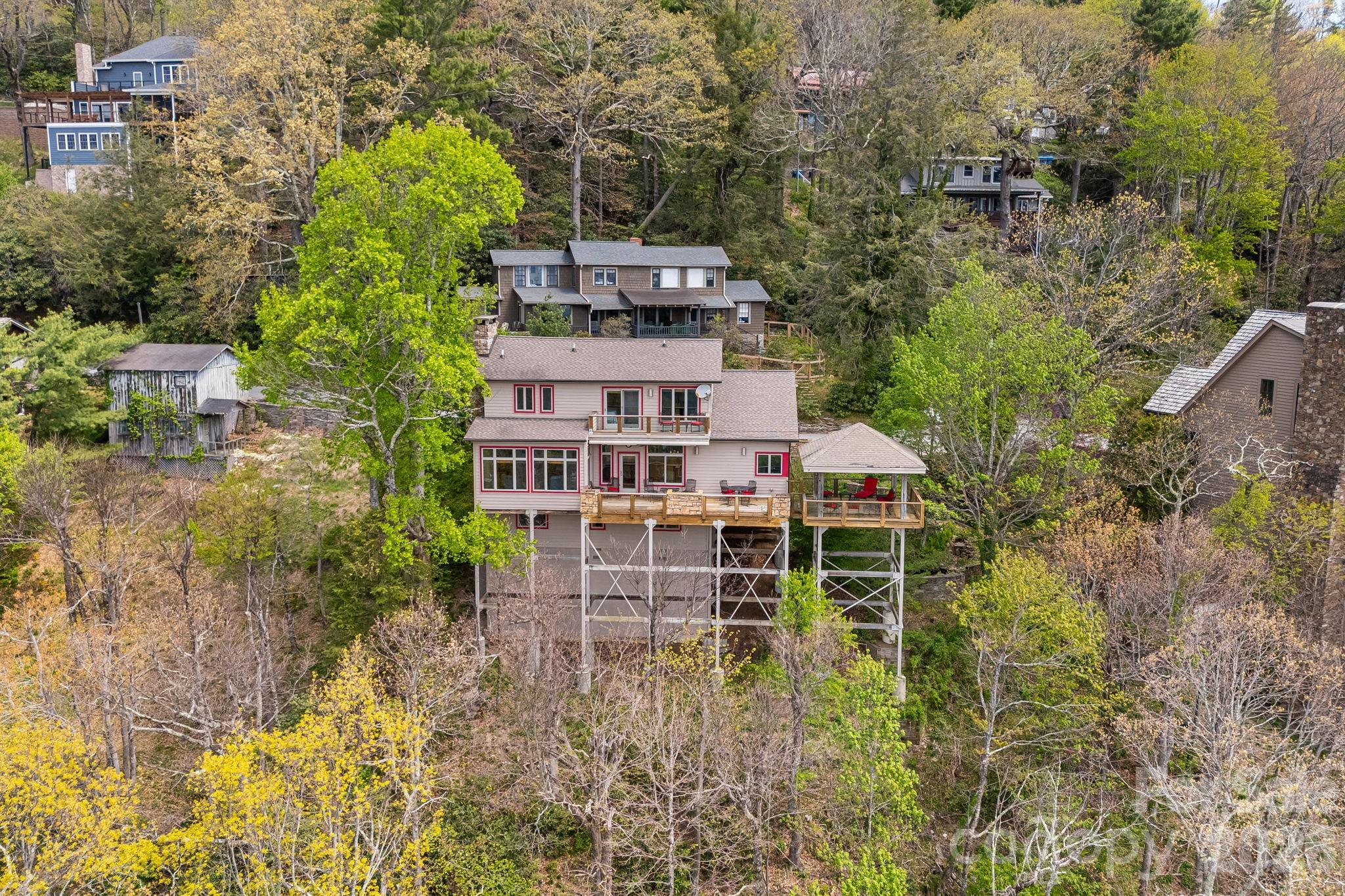 206 Twin Springs Road — Blowing Rock