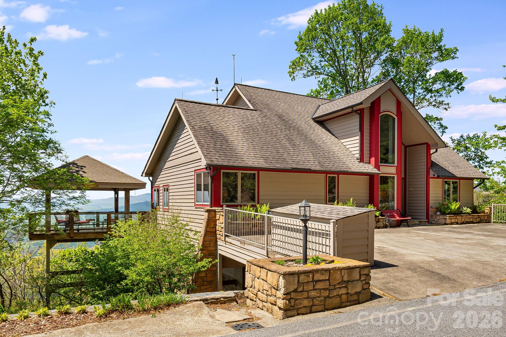 206 Twin Springs Road — Blowing Rock