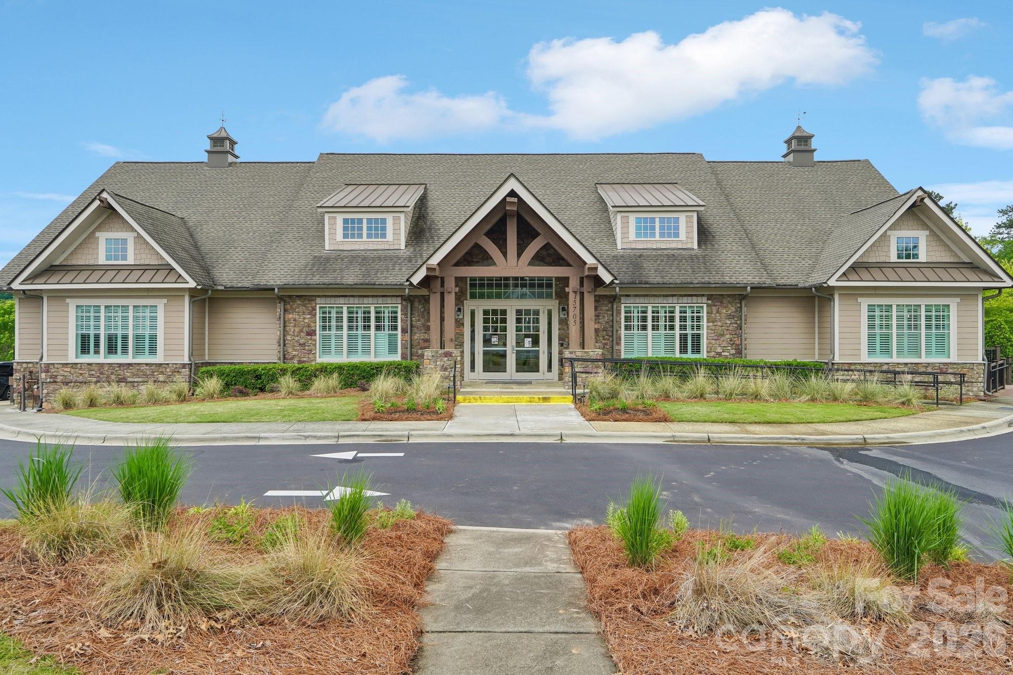 14503 Crest Court — Charlotte