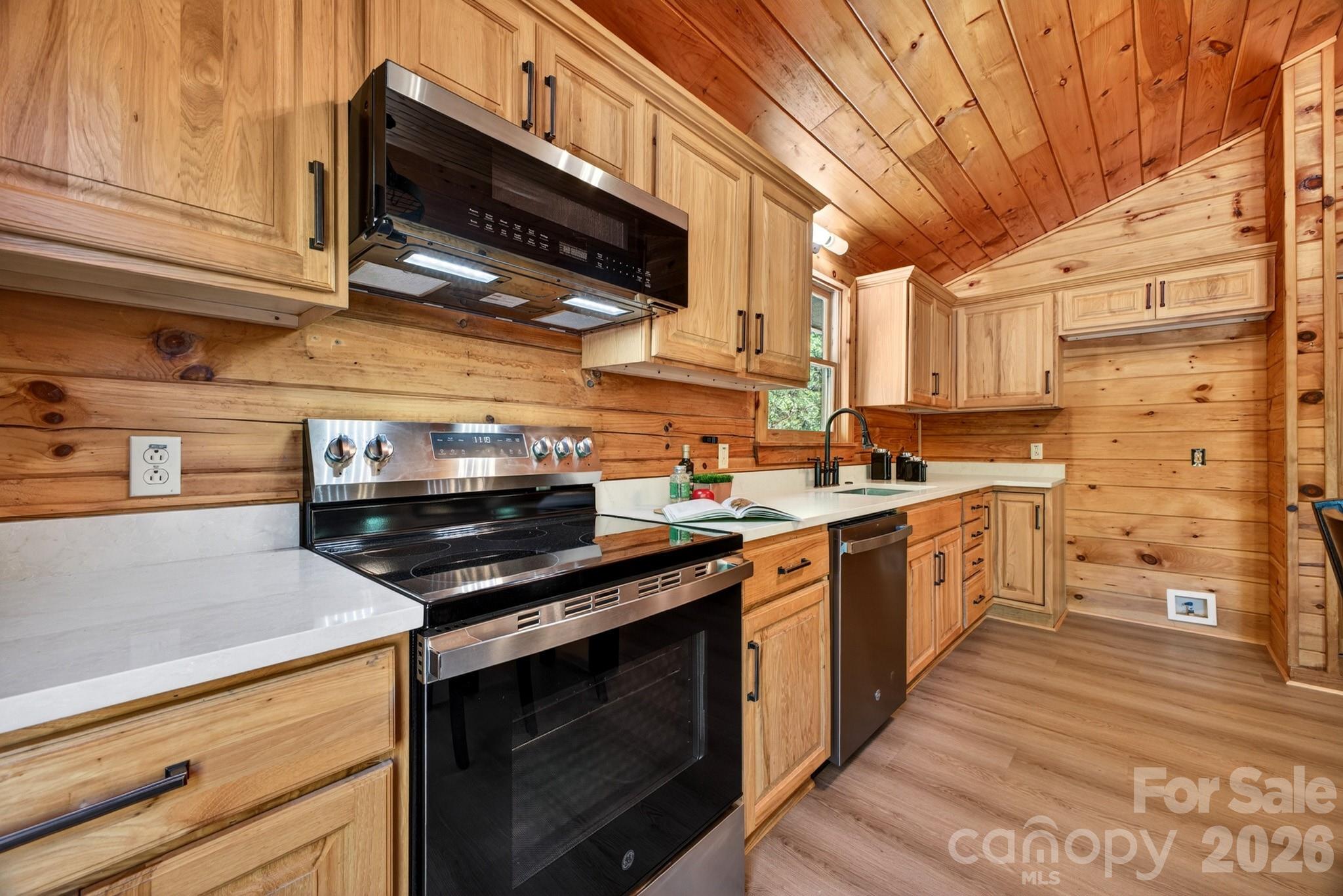 443 Cascades Parkway — Nebo