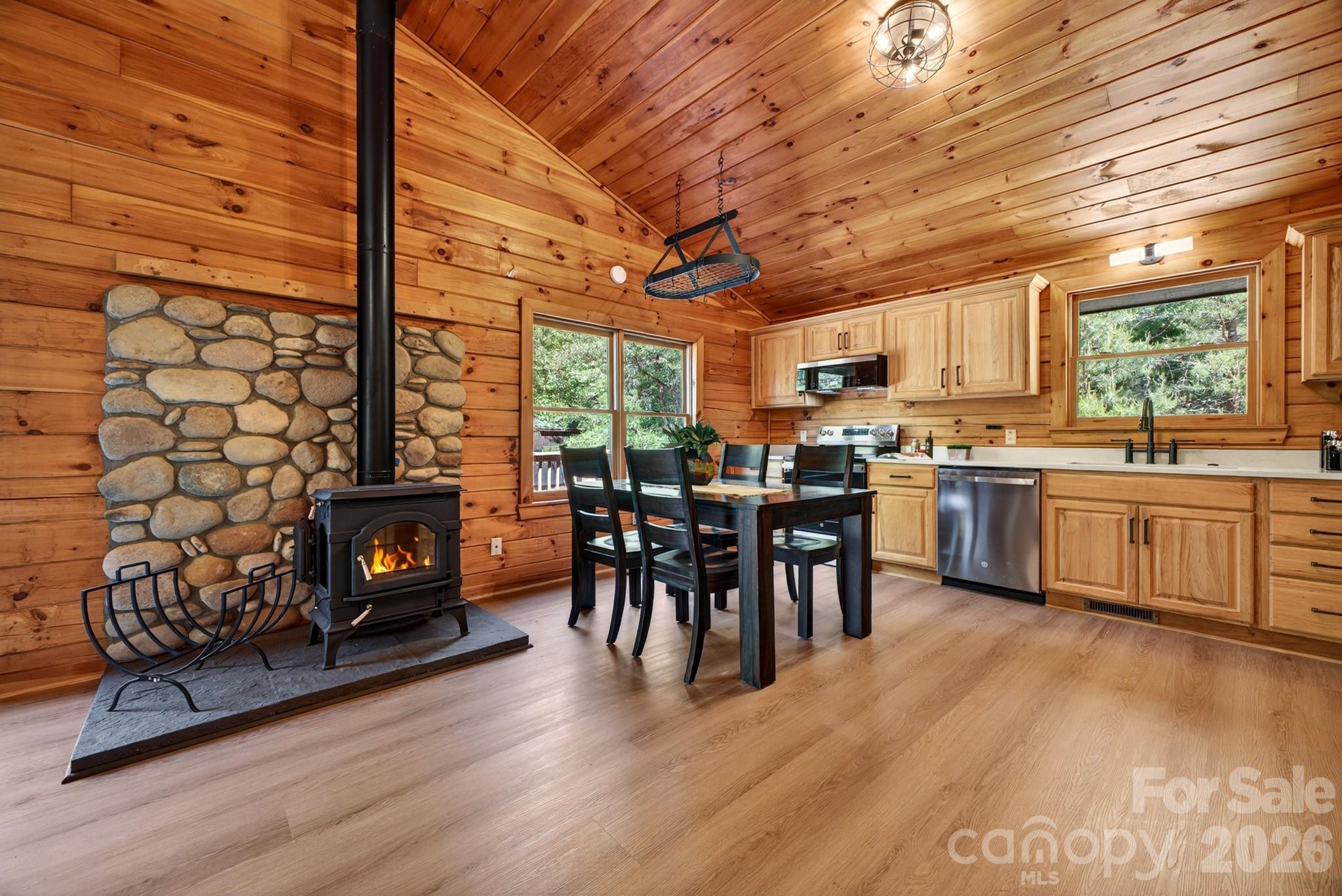 443 Cascades Parkway — Nebo