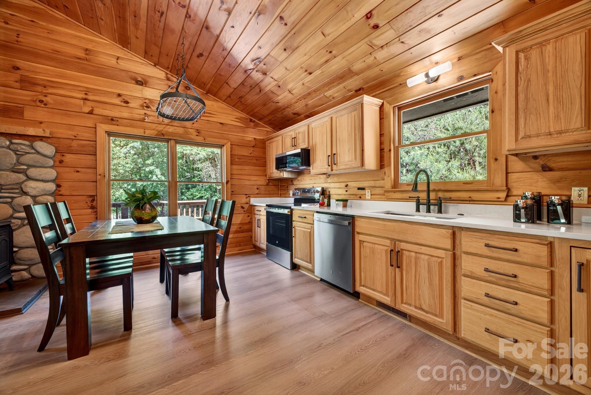 443 Cascades Parkway — Nebo