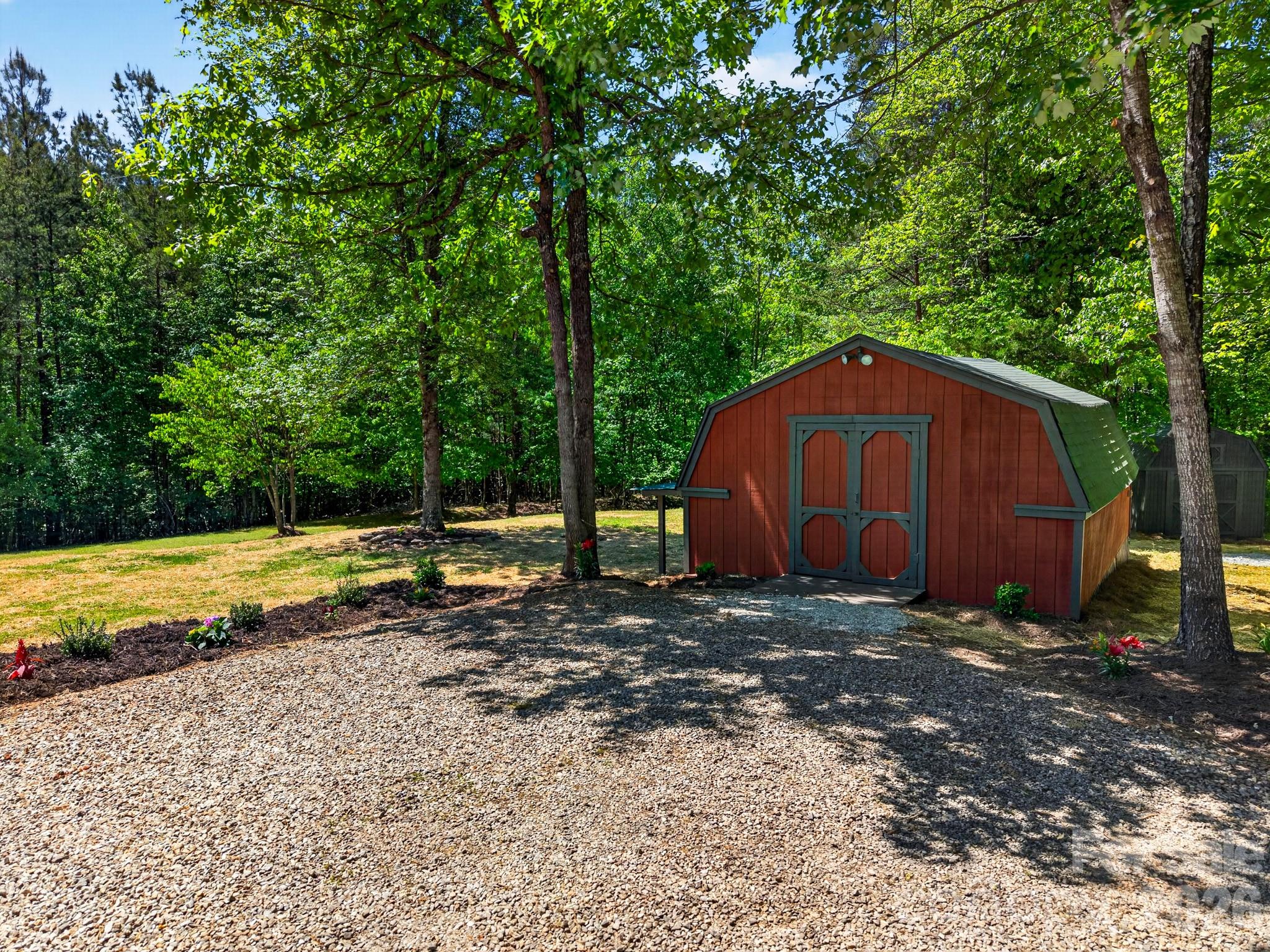 443 Cascades Parkway — Nebo