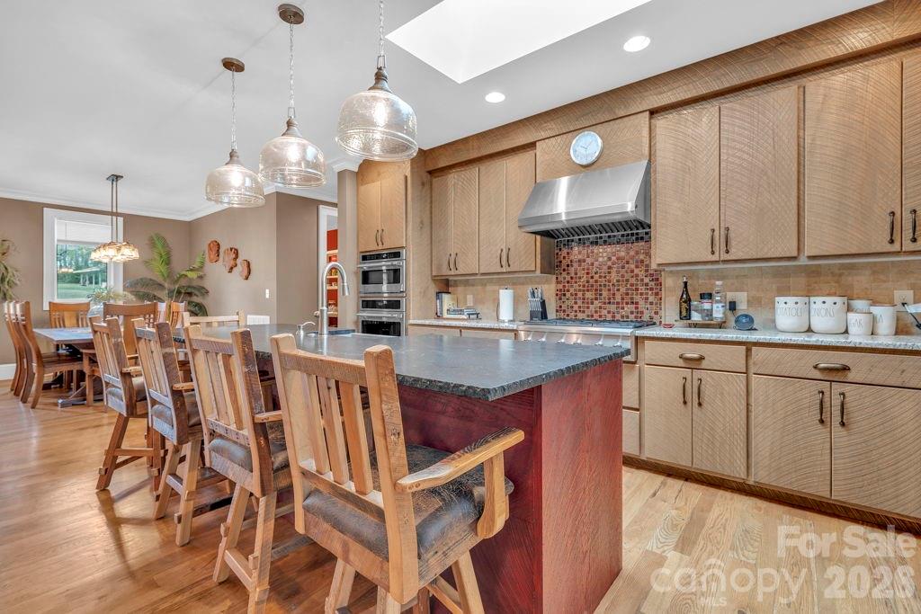 811 Linhigh Drive — Newland