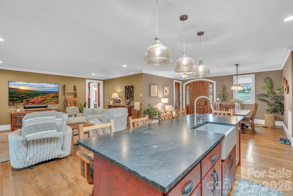 811 Linhigh Drive — Newland