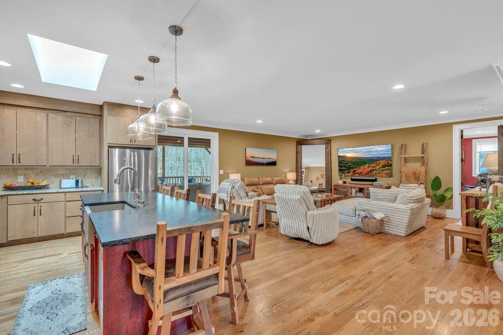 811 Linhigh Drive — Newland