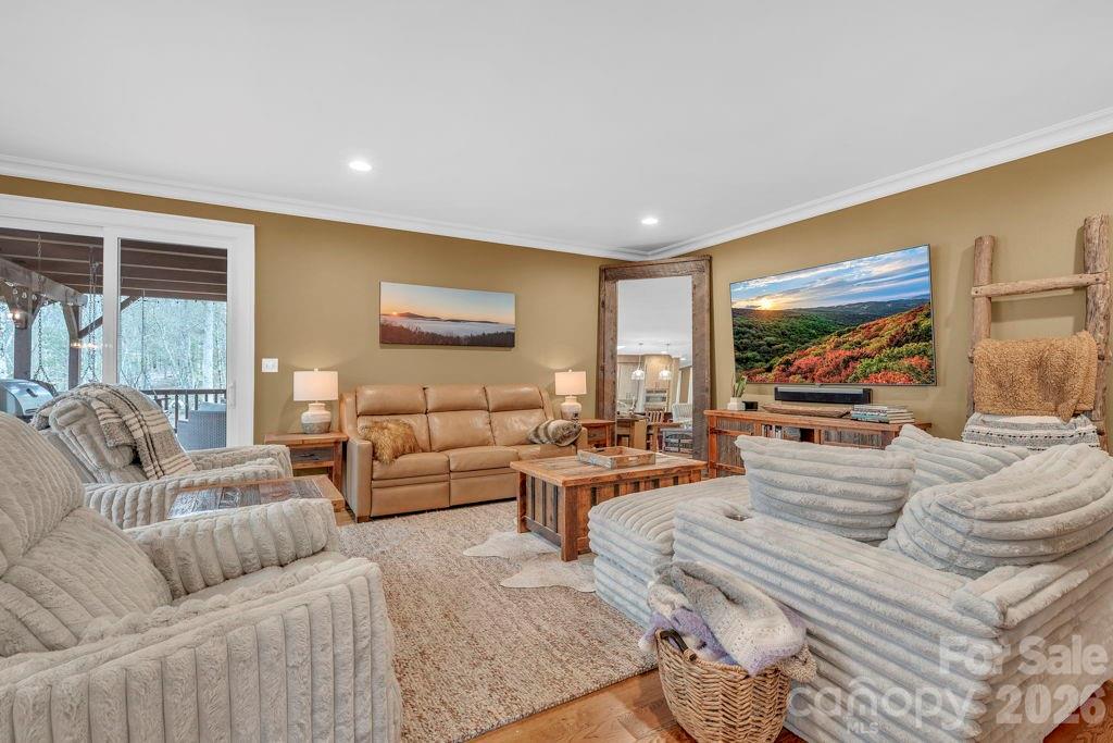 811 Linhigh Drive — Newland