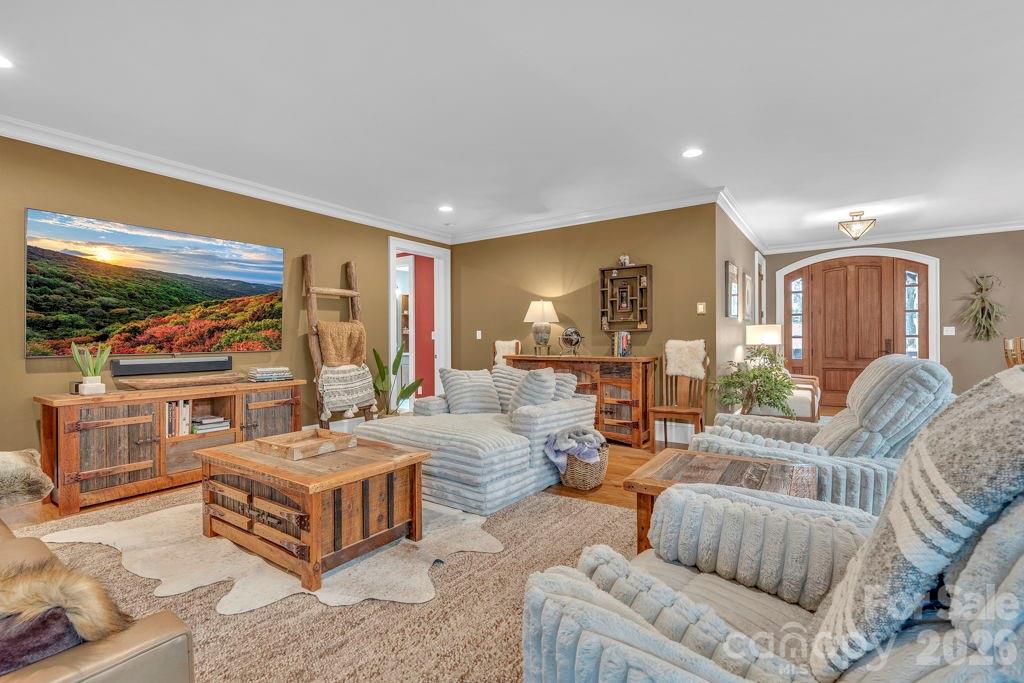811 Linhigh Drive — Newland