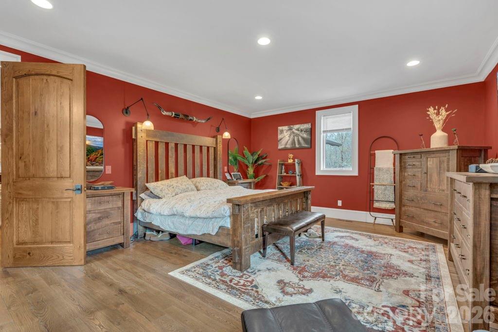 811 Linhigh Drive — Newland