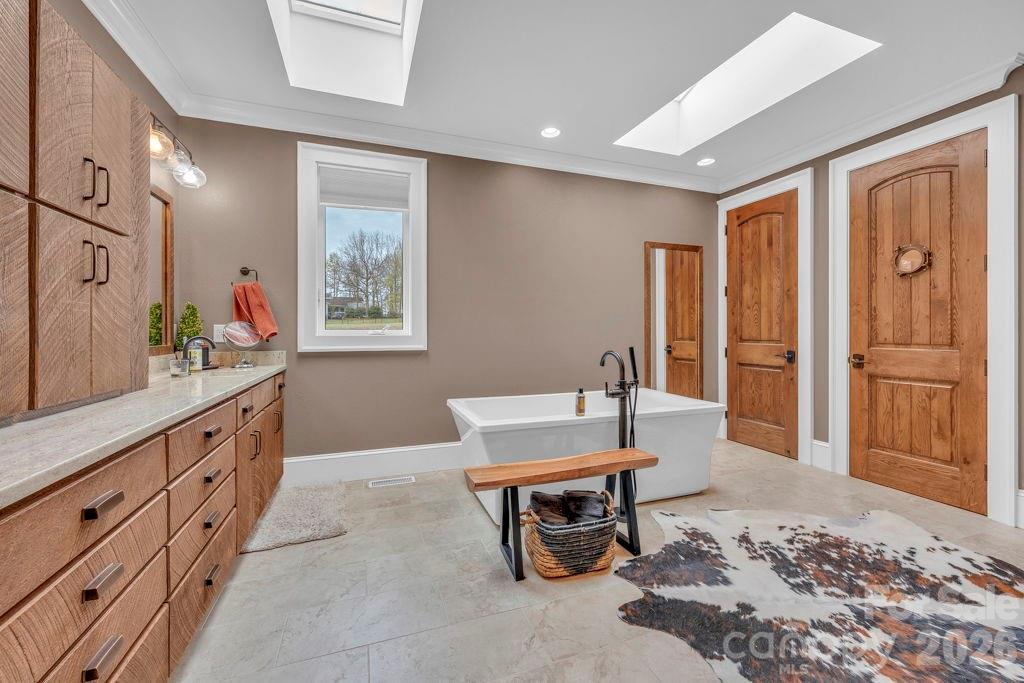 811 Linhigh Drive — Newland