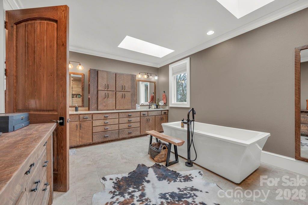 811 Linhigh Drive — Newland