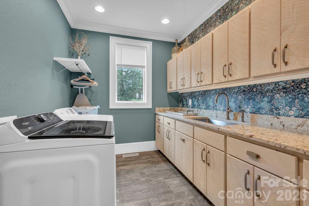 811 Linhigh Drive — Newland