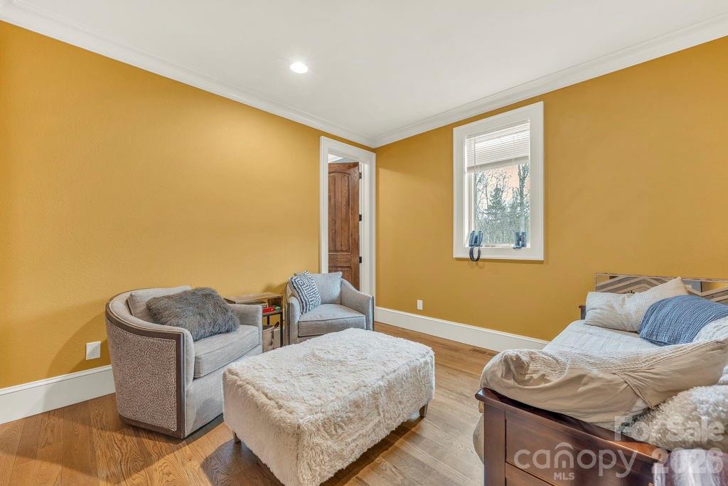 811 Linhigh Drive — Newland