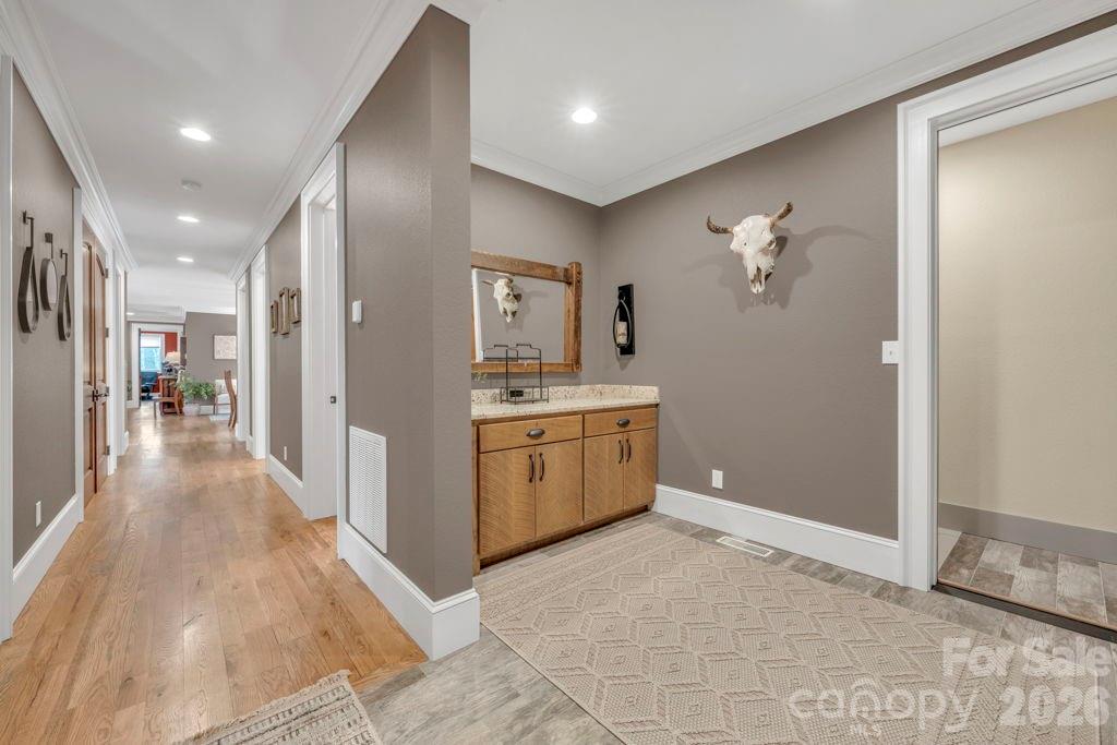 811 Linhigh Drive — Newland
