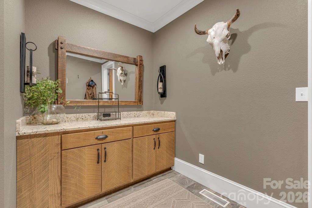 811 Linhigh Drive — Newland