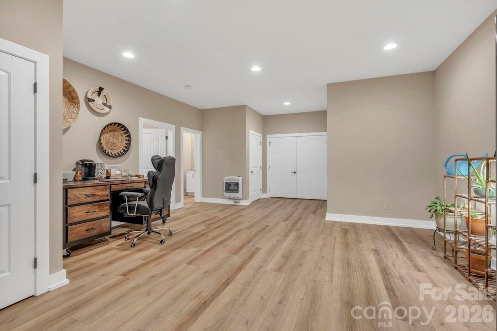 811 Linhigh Drive — Newland