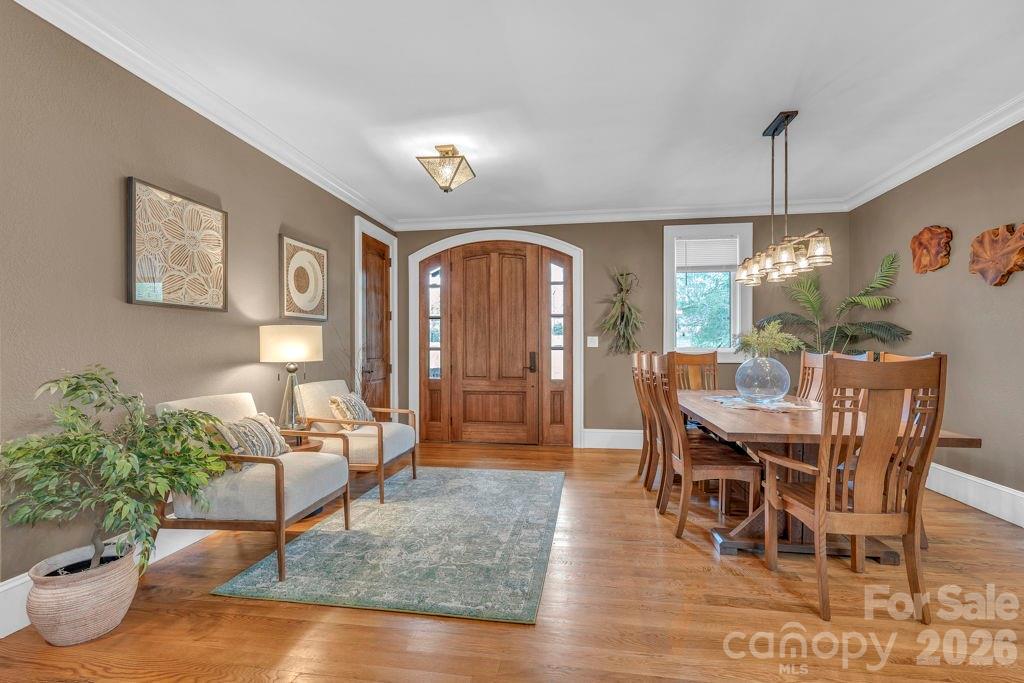 811 Linhigh Drive — Newland