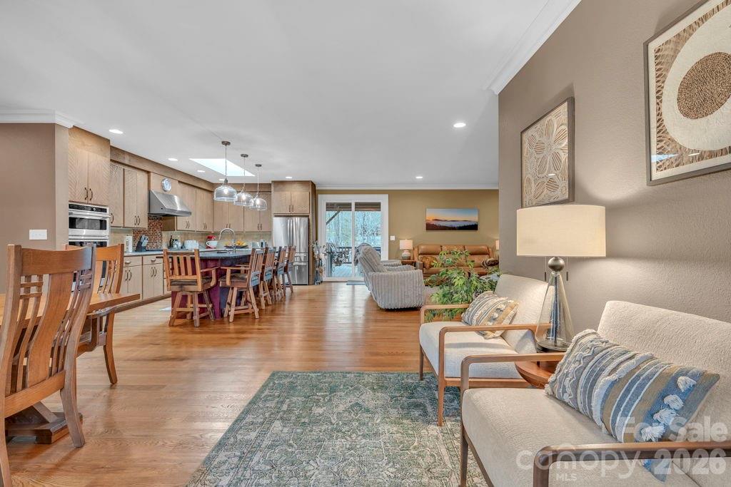 811 Linhigh Drive — Newland