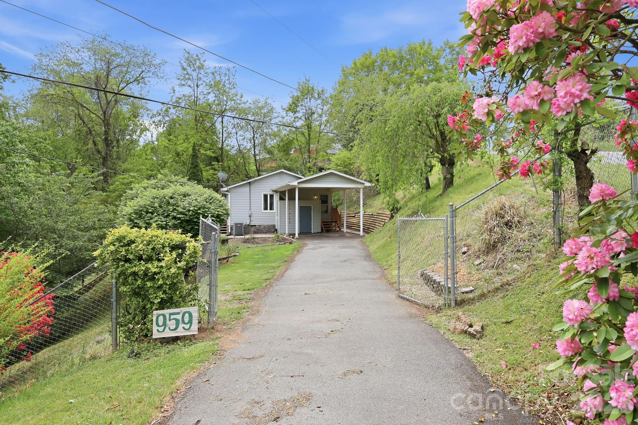 959 Oakmont Drive — Canton