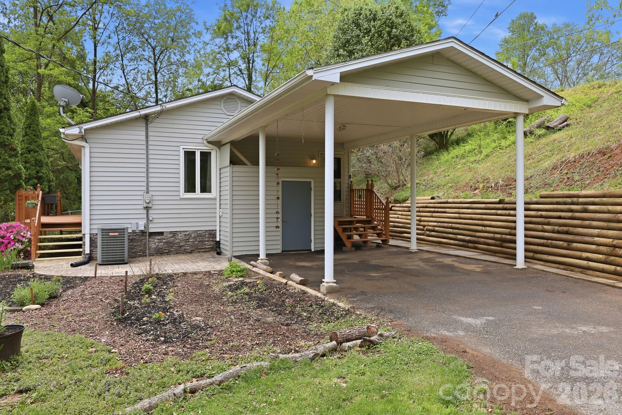 959 Oakmont Drive — Canton