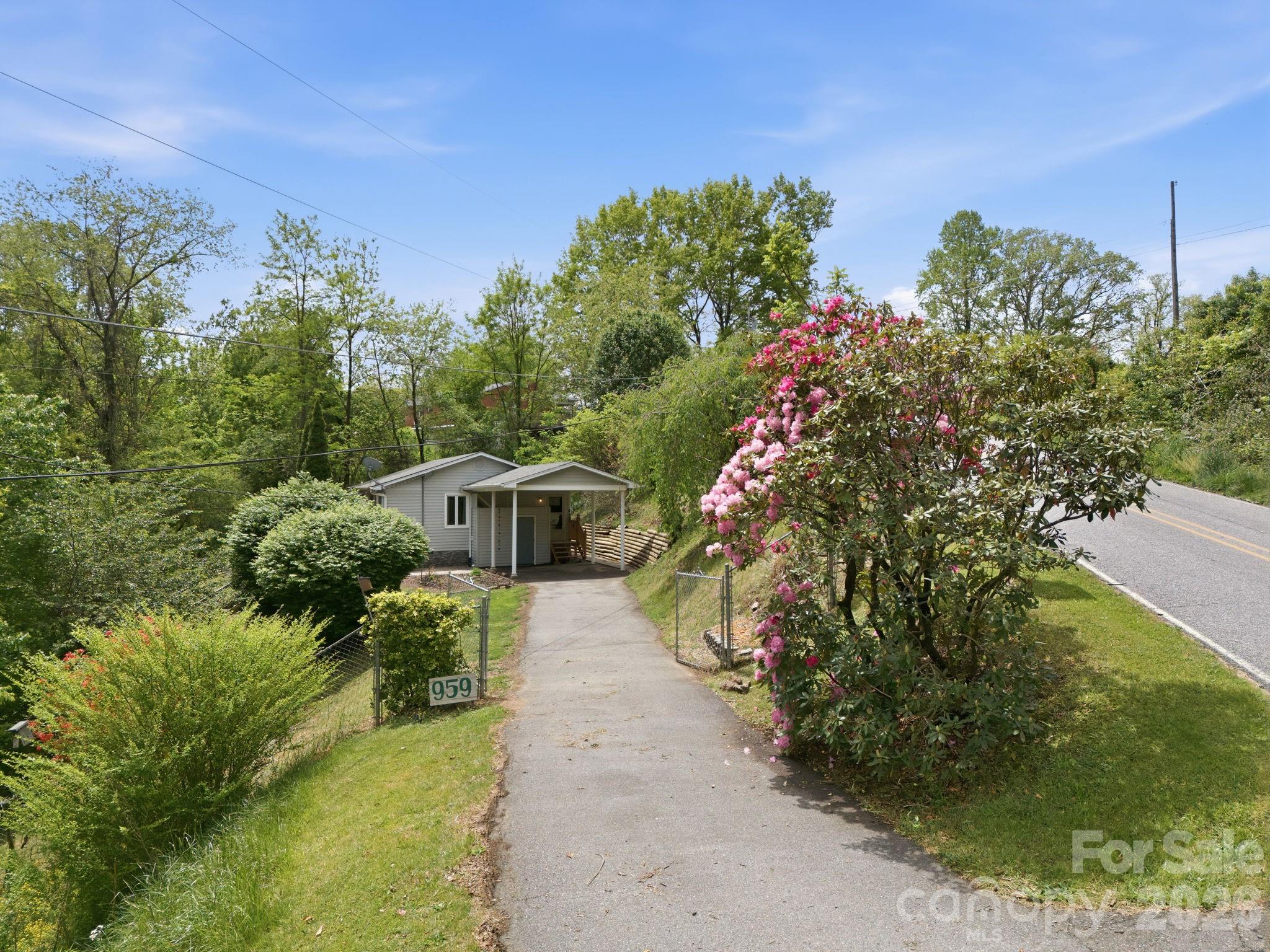 959 Oakmont Drive — Canton