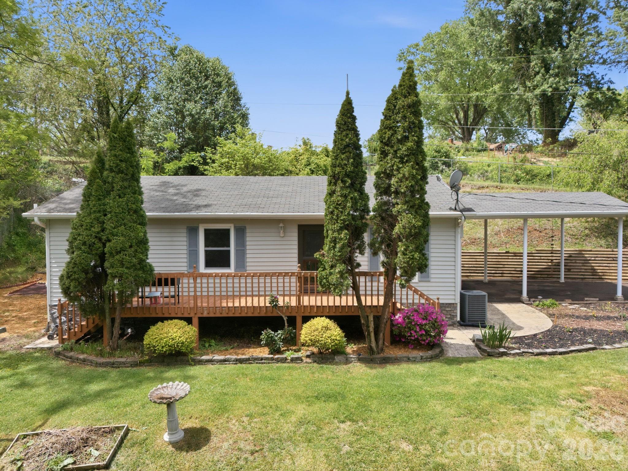 959 Oakmont Drive — Canton