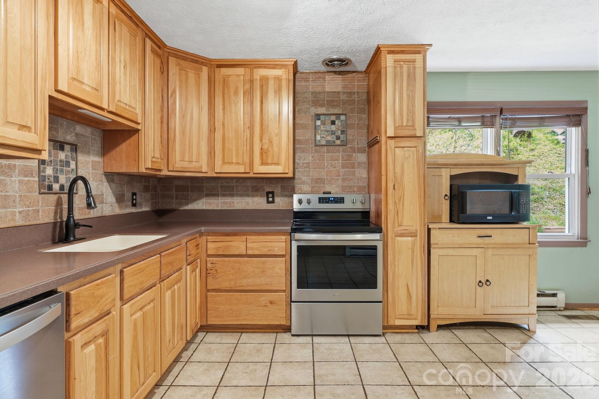 959 Oakmont Drive — Canton