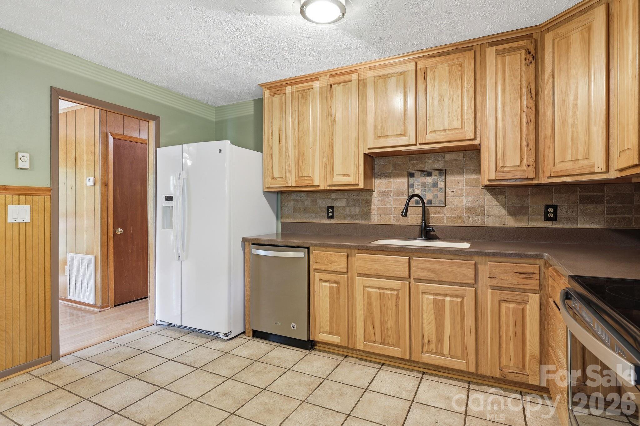 959 Oakmont Drive — Canton