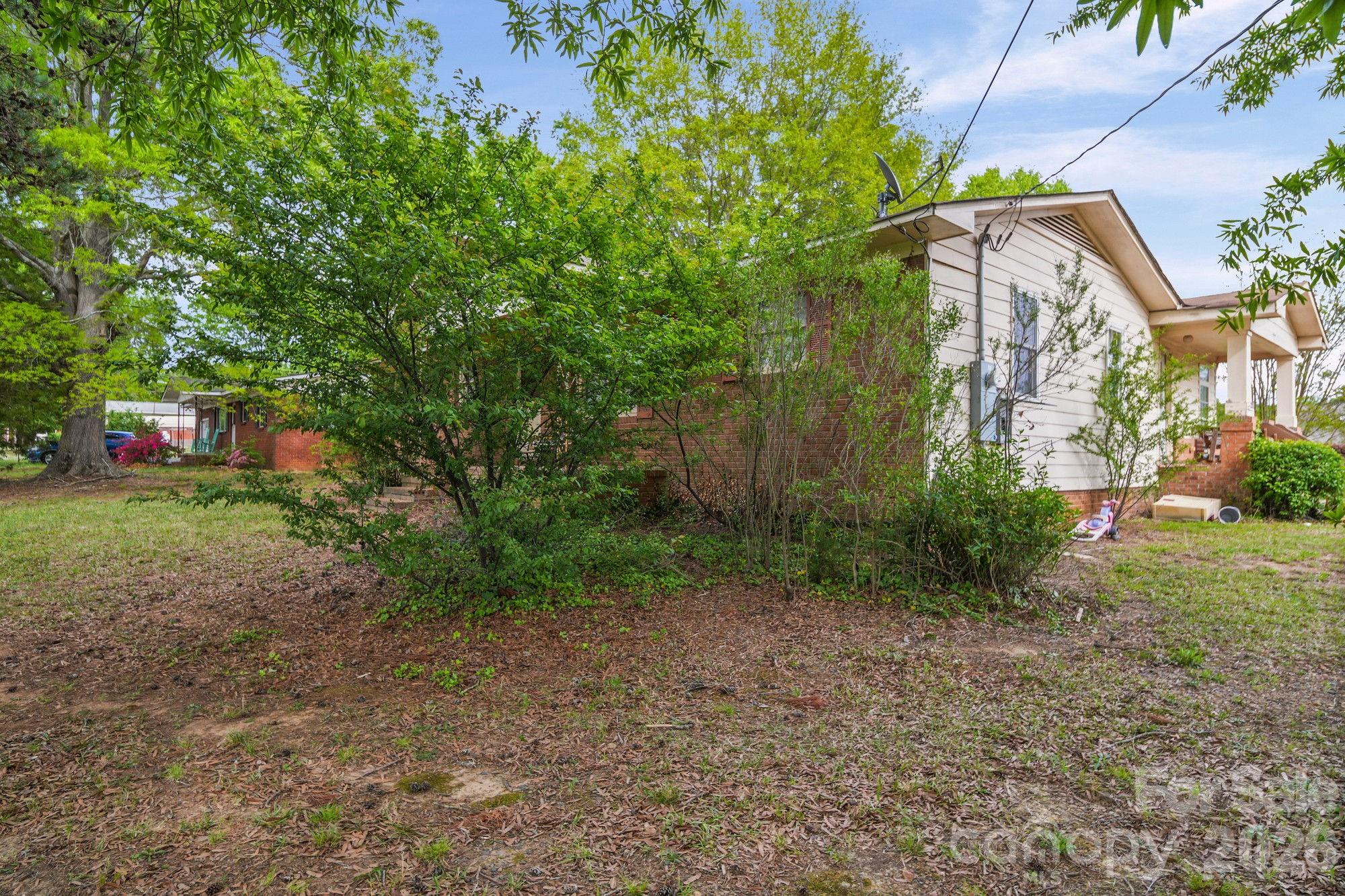 103 Pine Street — Locust