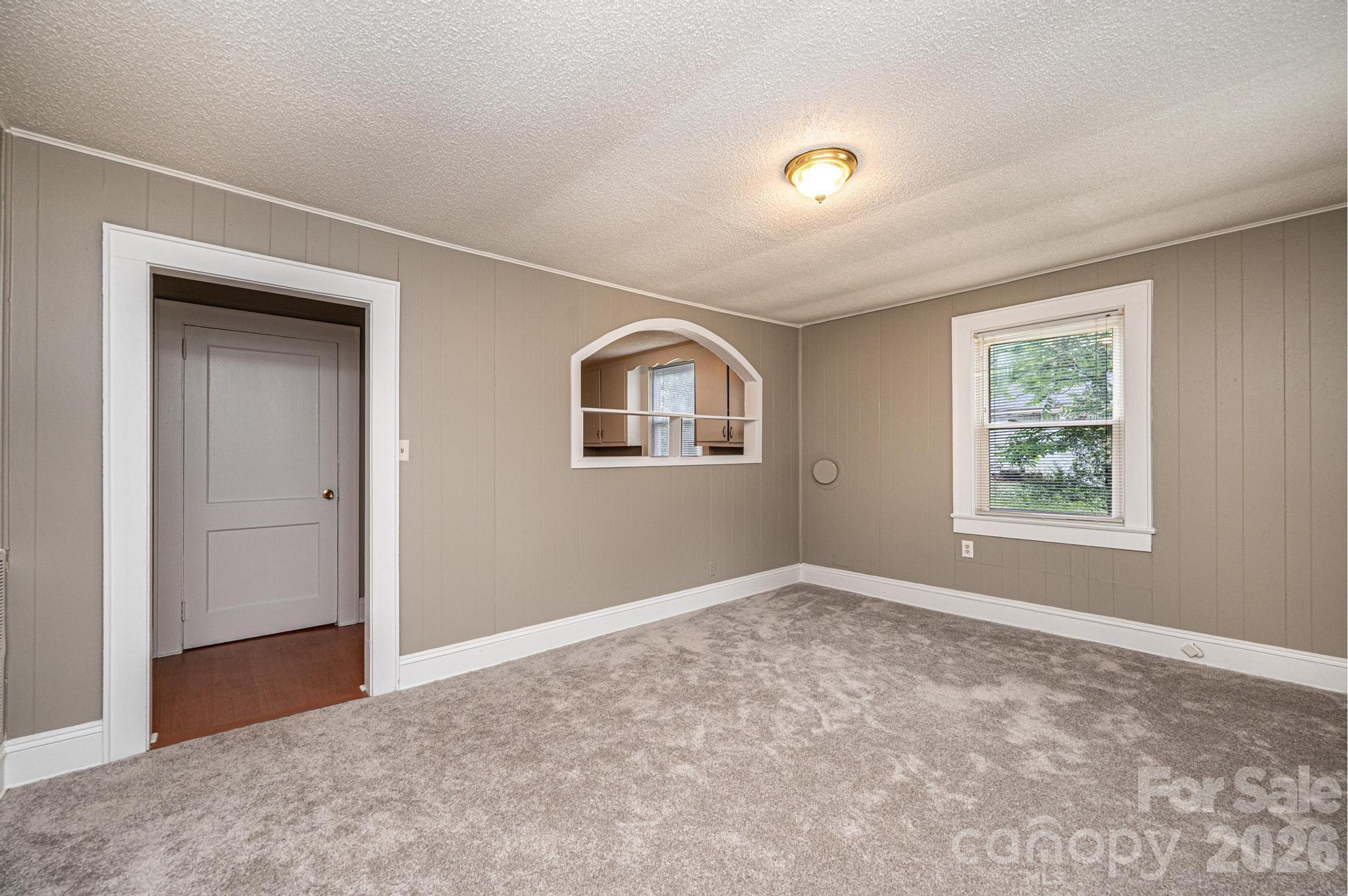 1725 8th Avenue NE — Hickory