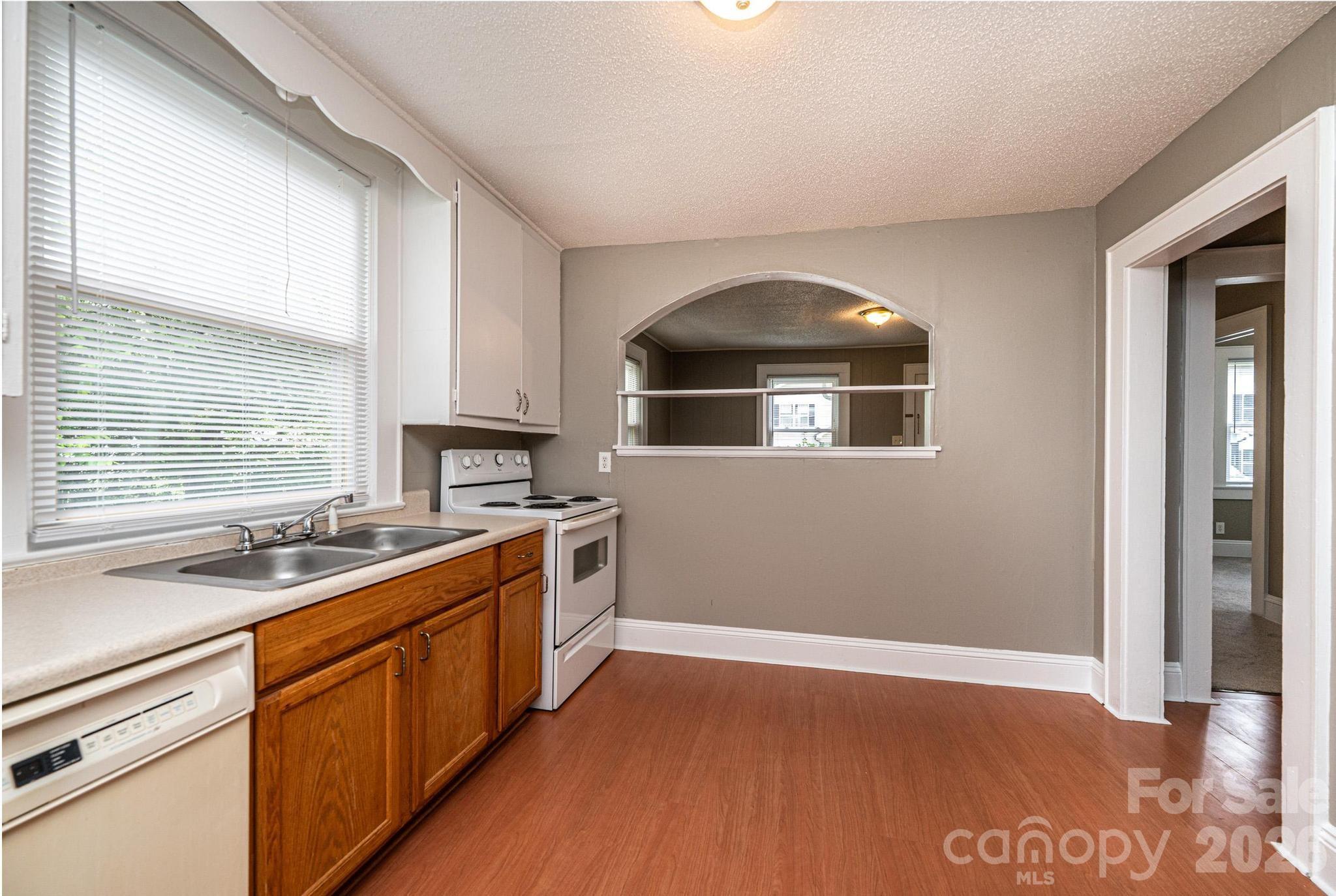 1725 8th Avenue NE — Hickory