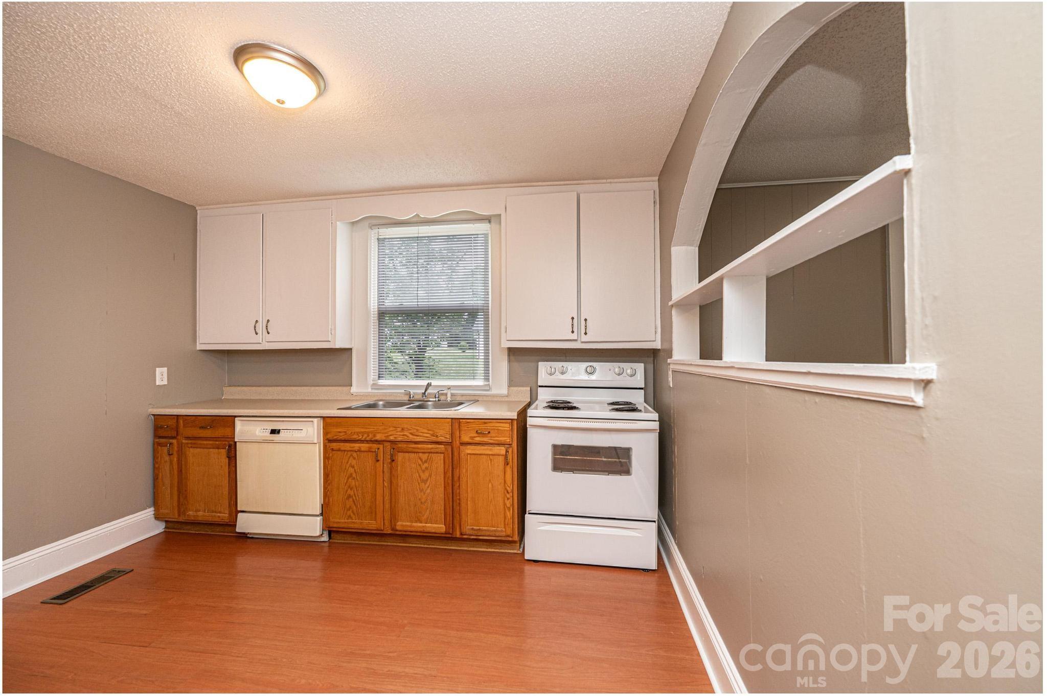 1725 8th Avenue NE — Hickory