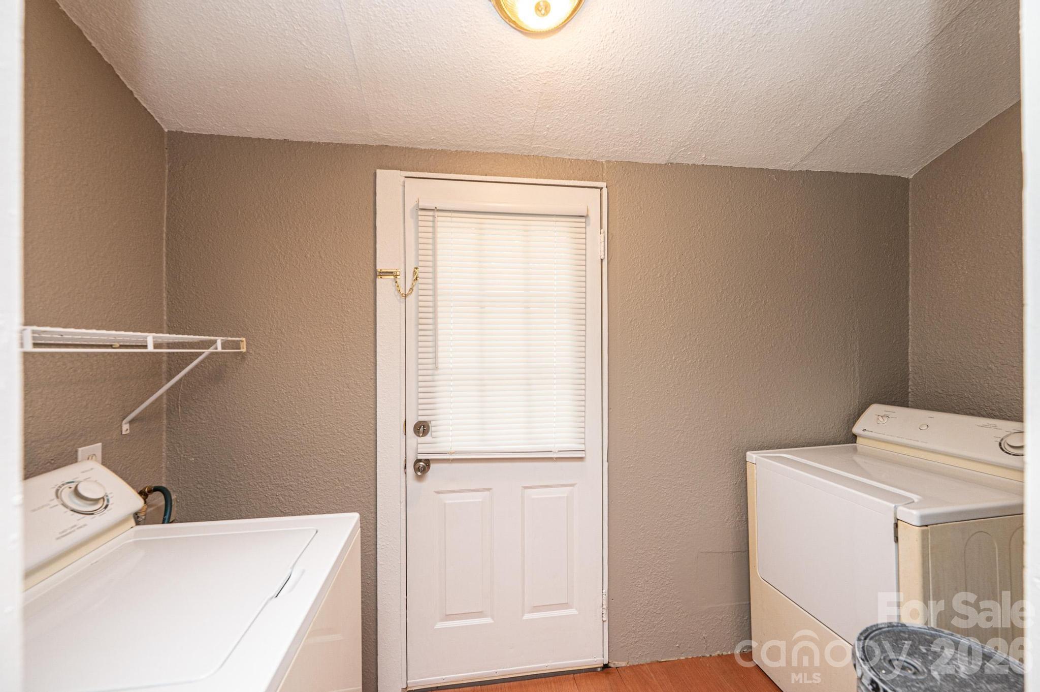 1725 8th Avenue NE — Hickory