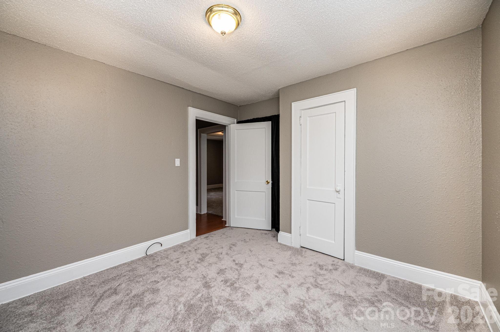 1725 8th Avenue NE — Hickory