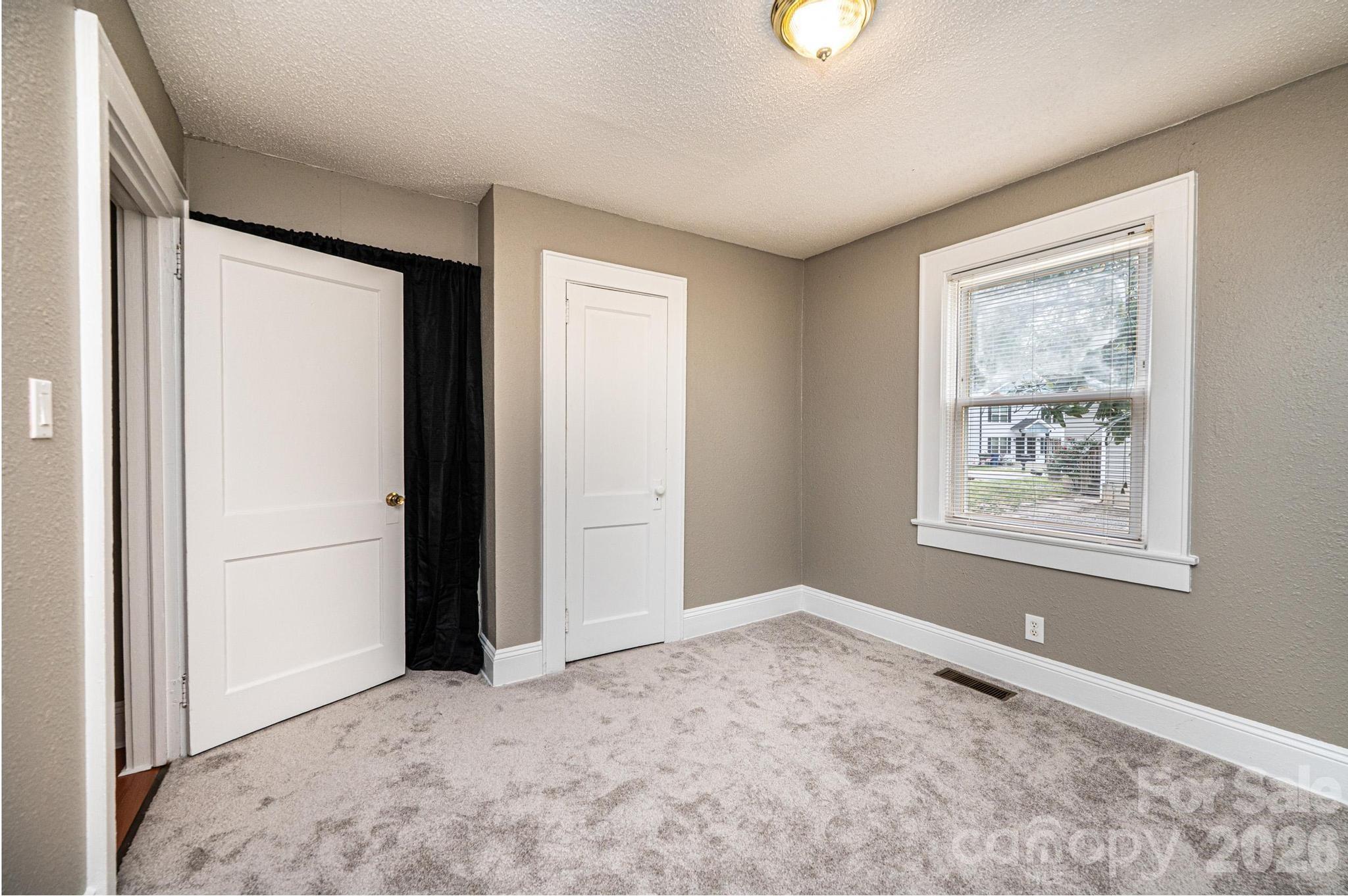 1725 8th Avenue NE — Hickory