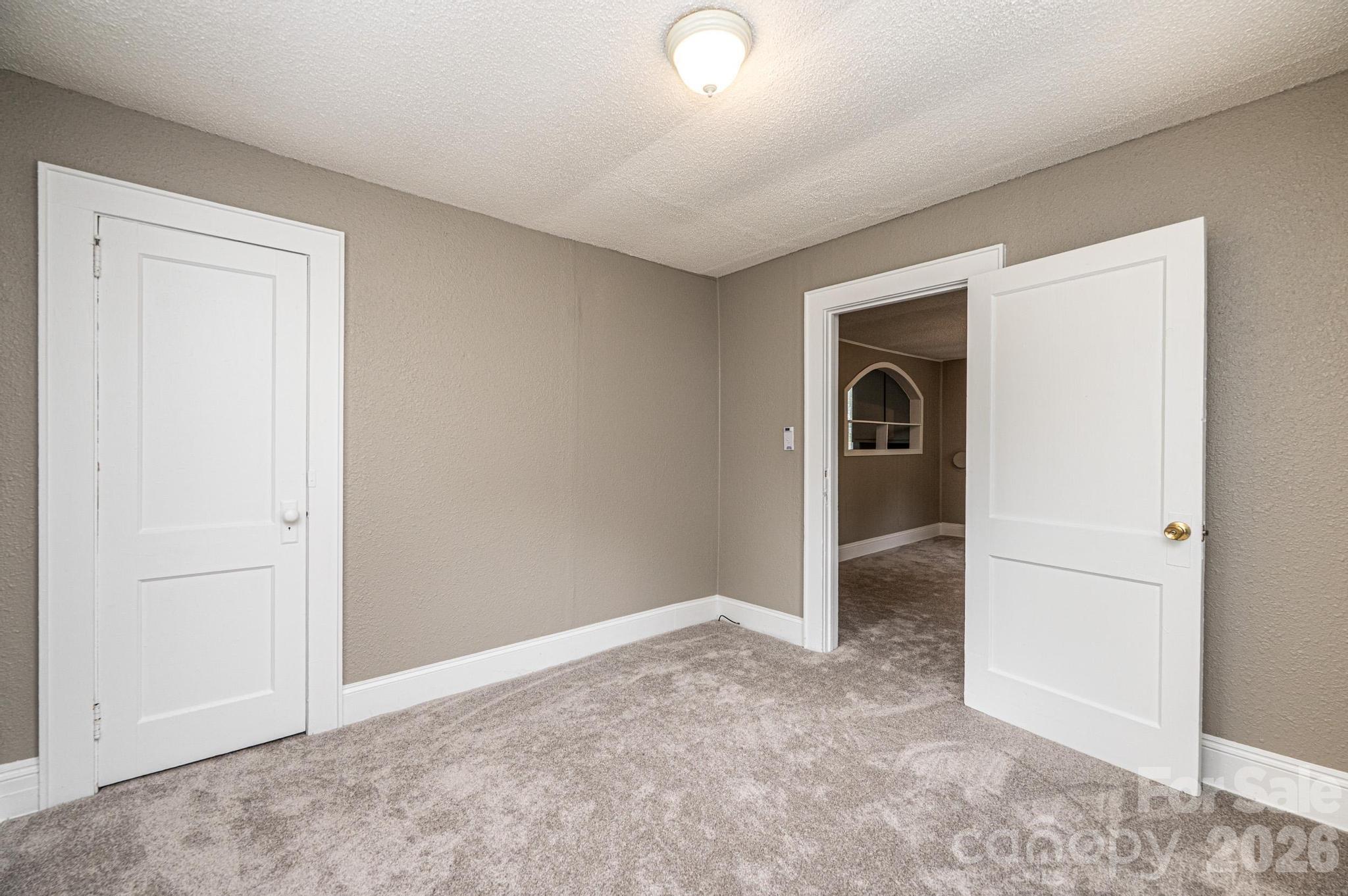 1725 8th Avenue NE — Hickory