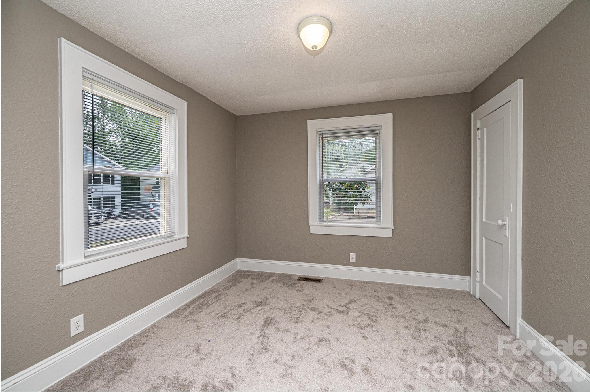 1725 8th Avenue NE — Hickory