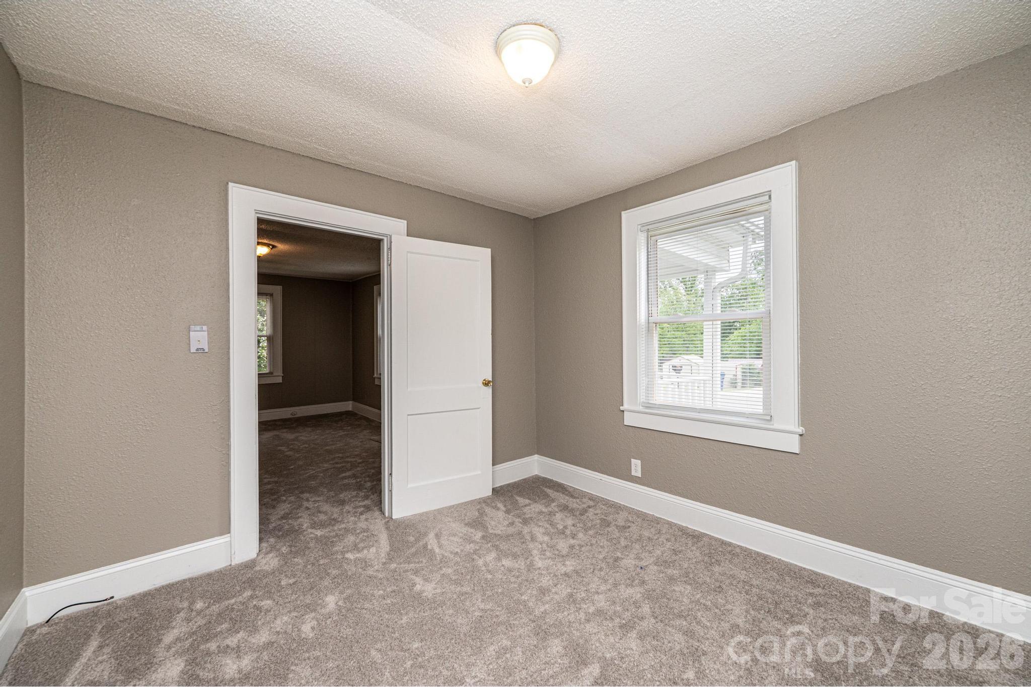 1725 8th Avenue NE — Hickory