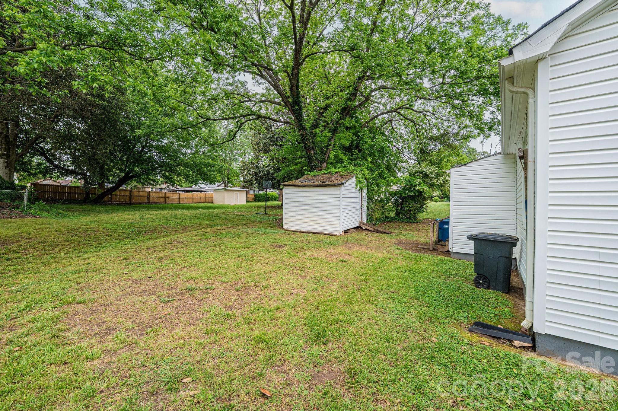 1725 8th Avenue NE — Hickory