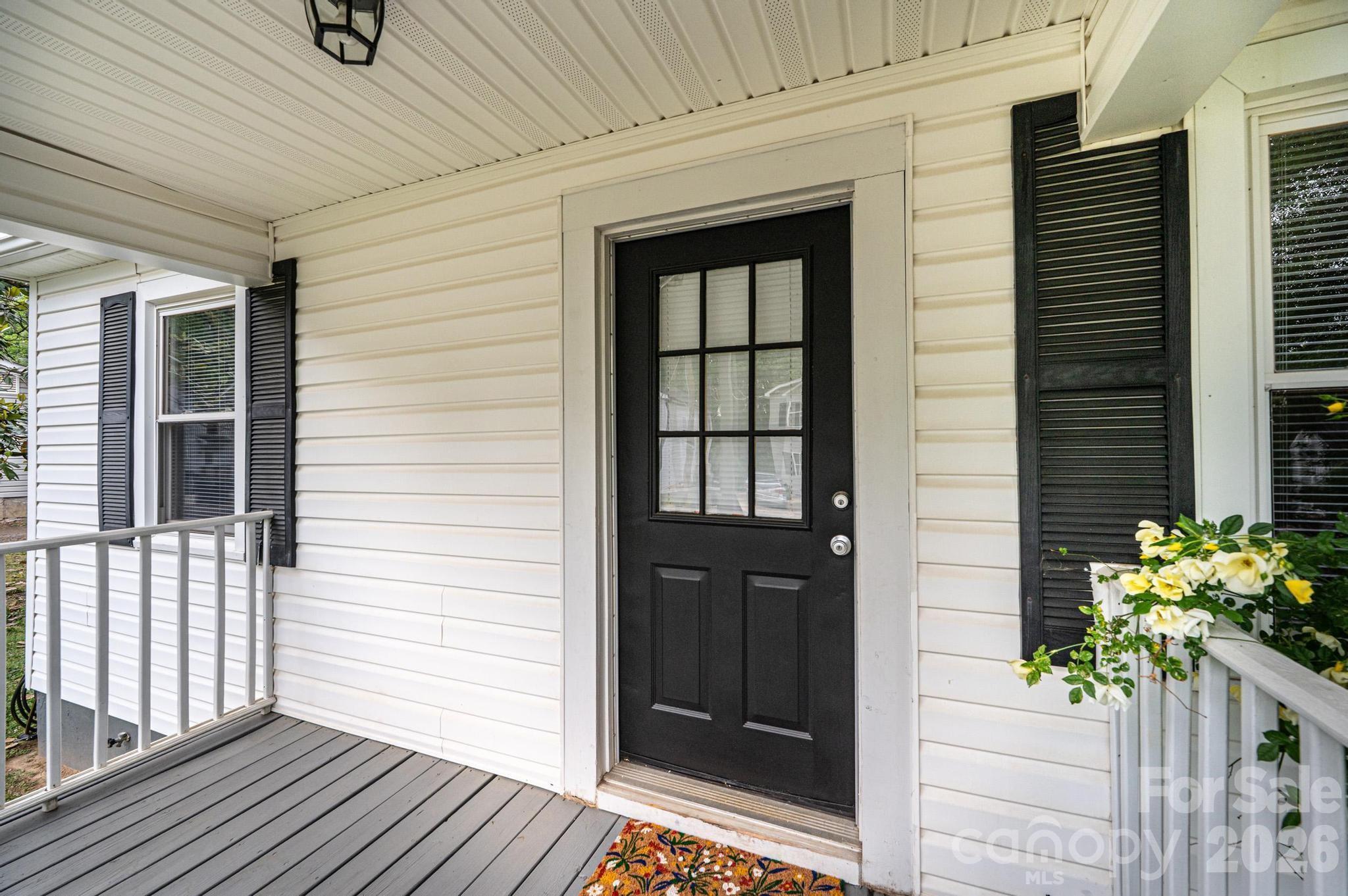 1725 8th Avenue NE — Hickory
