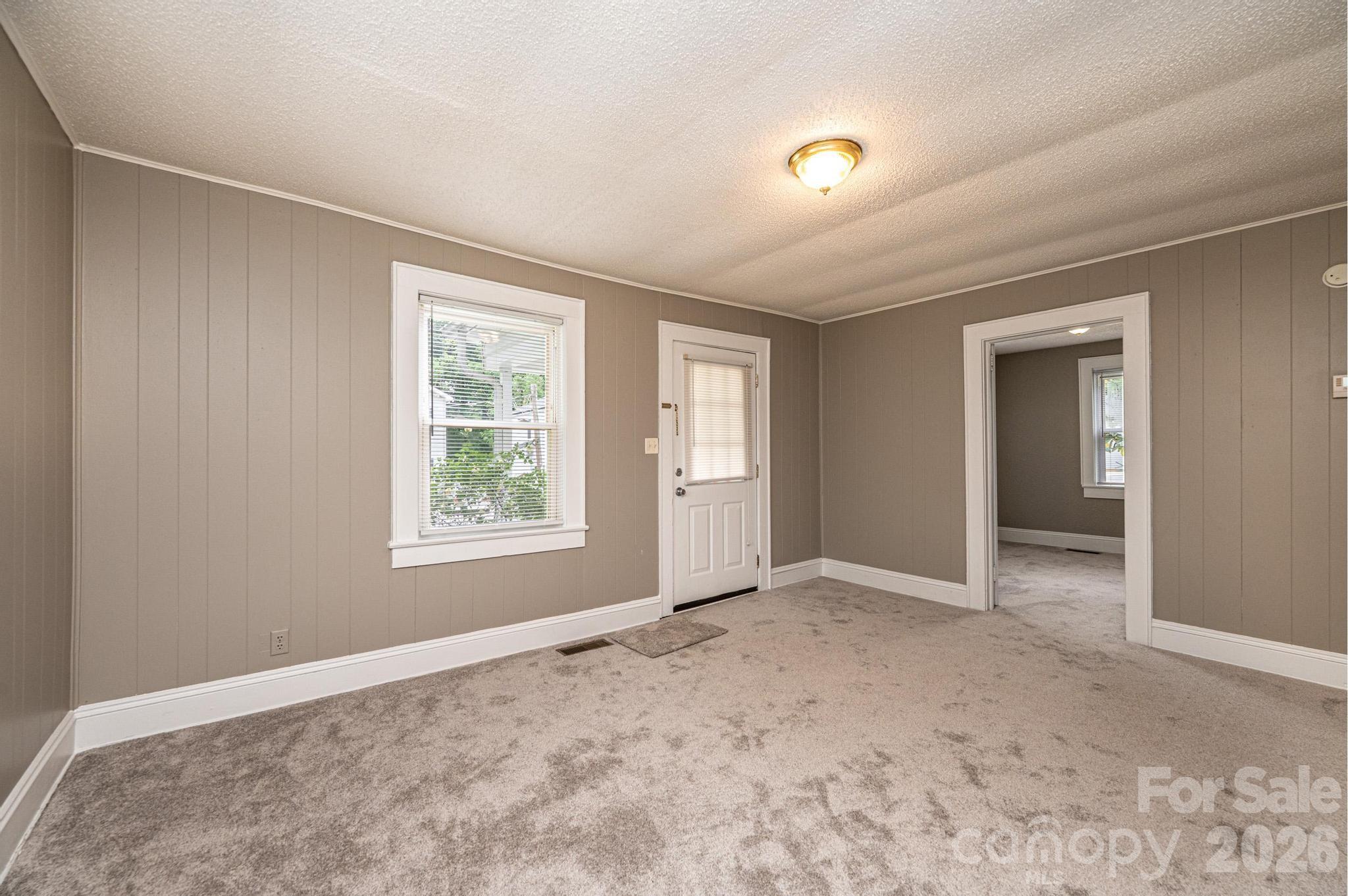 1725 8th Avenue NE — Hickory