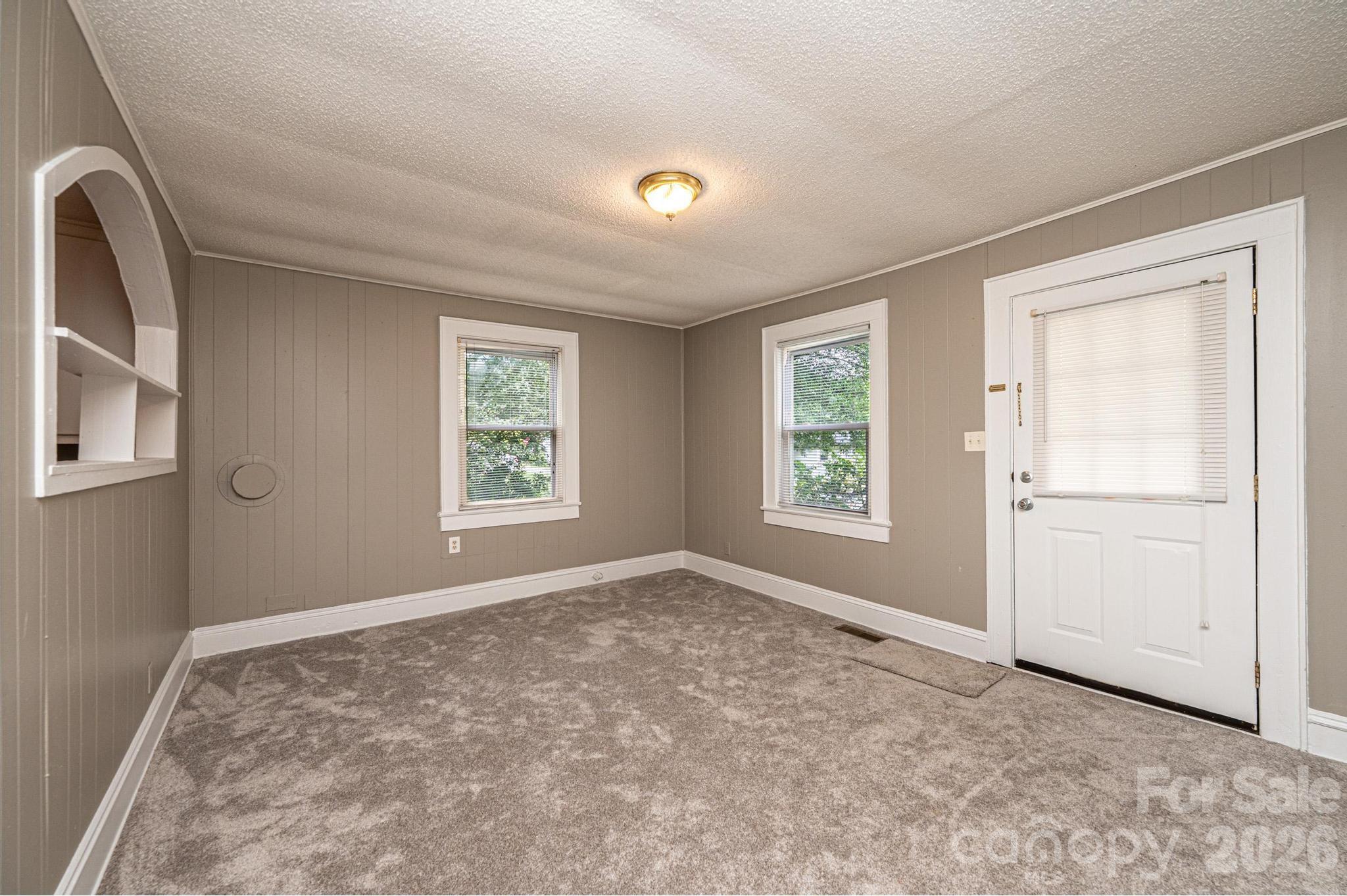1725 8th Avenue NE — Hickory
