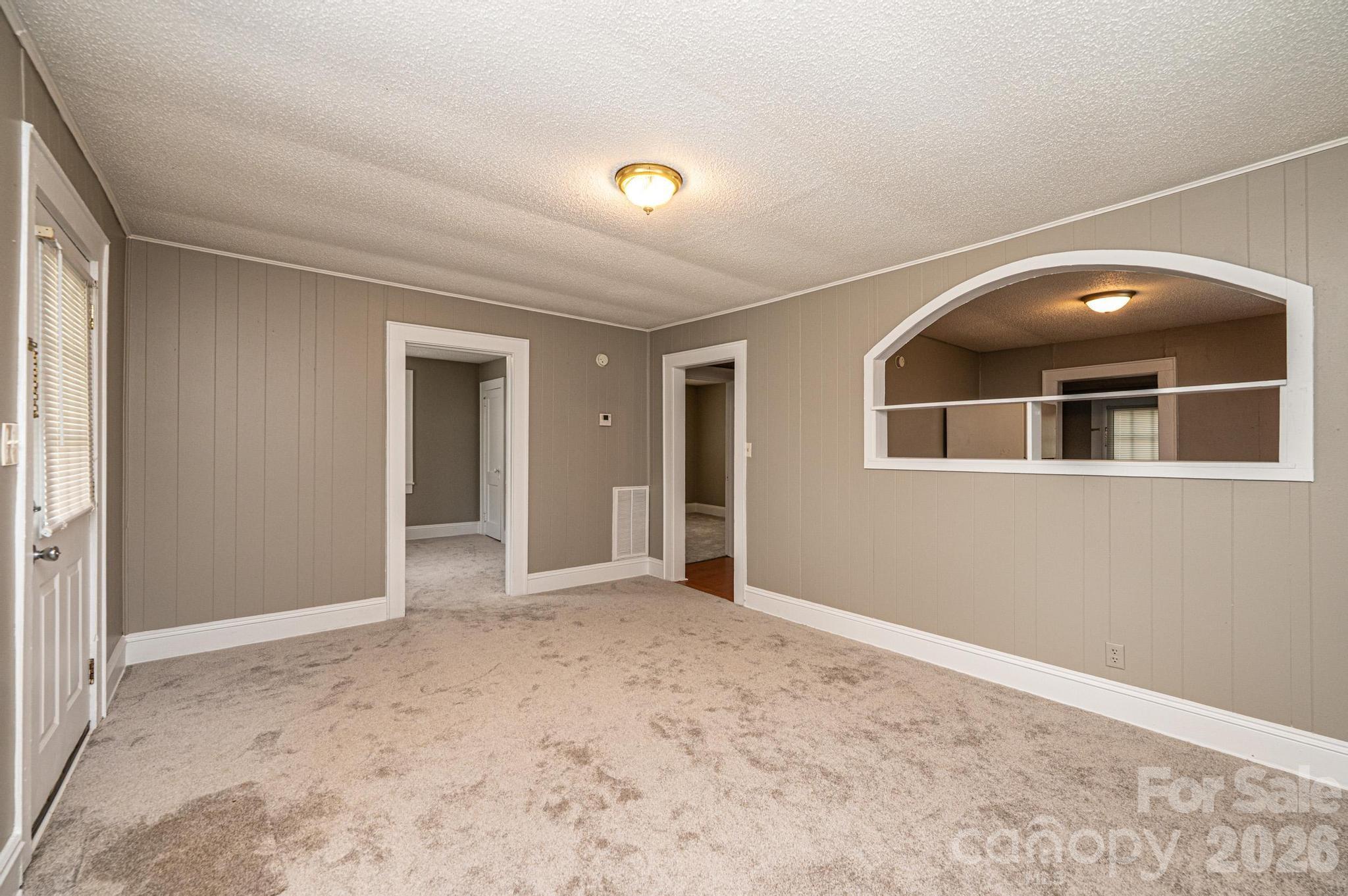 1725 8th Avenue NE — Hickory