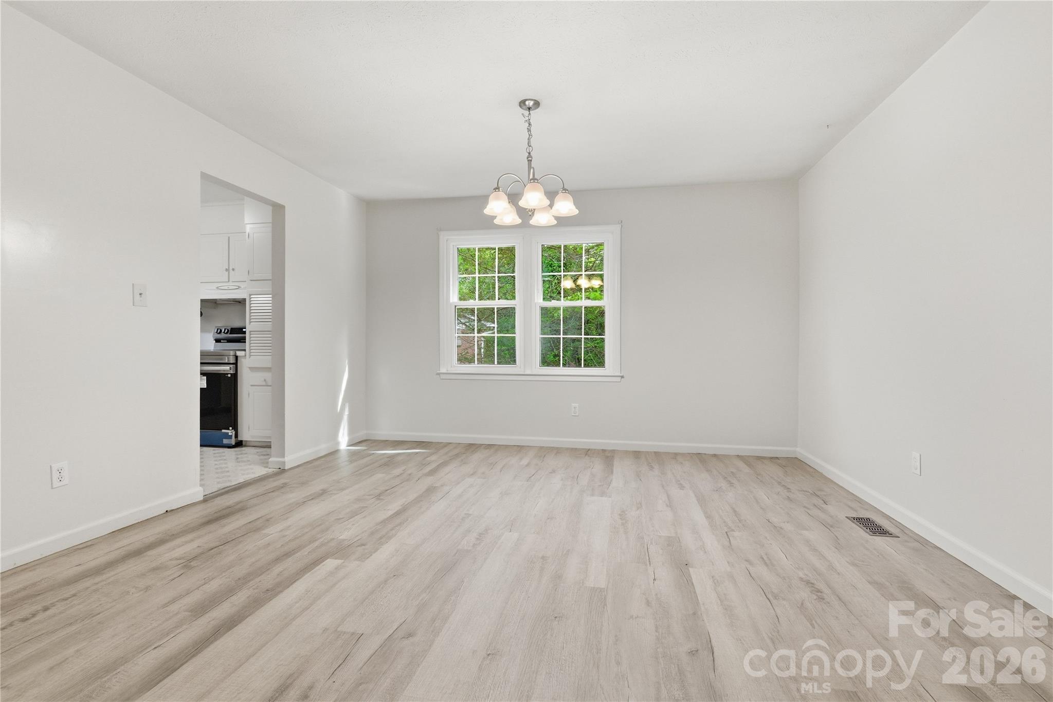 123 Castleton Lane — Hendersonville