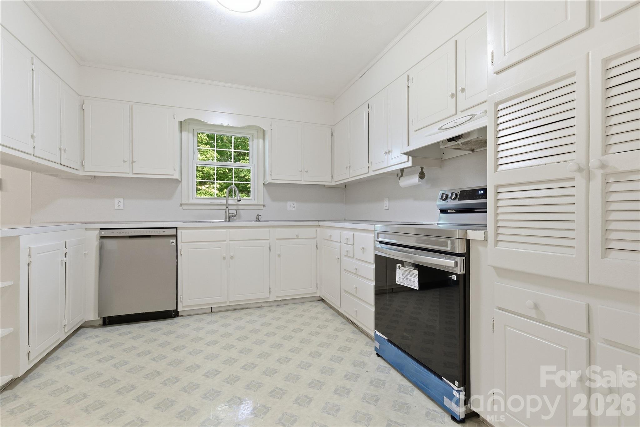 123 Castleton Lane — Hendersonville