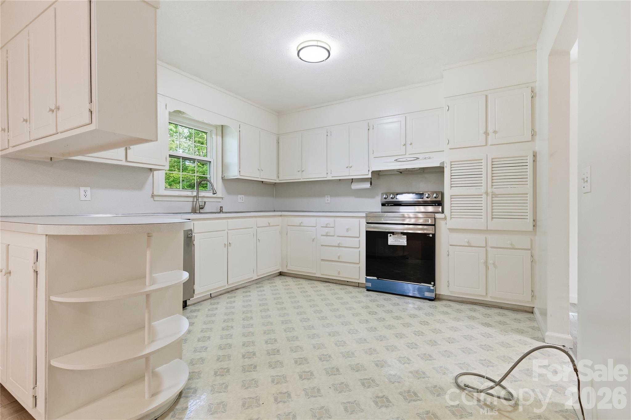 123 Castleton Lane — Hendersonville
