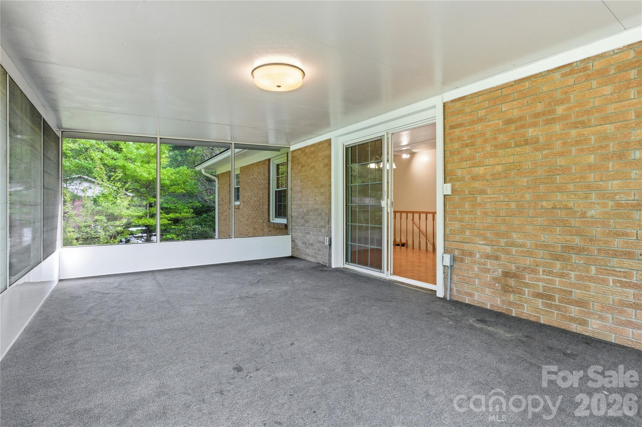 123 Castleton Lane — Hendersonville