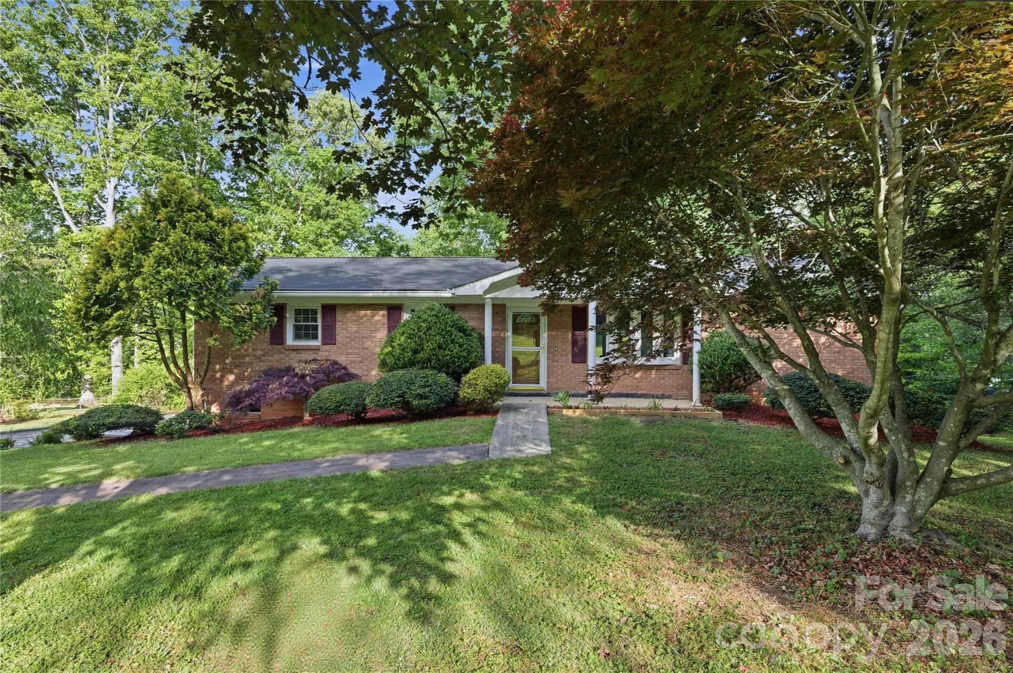 123 Castleton Lane — Hendersonville