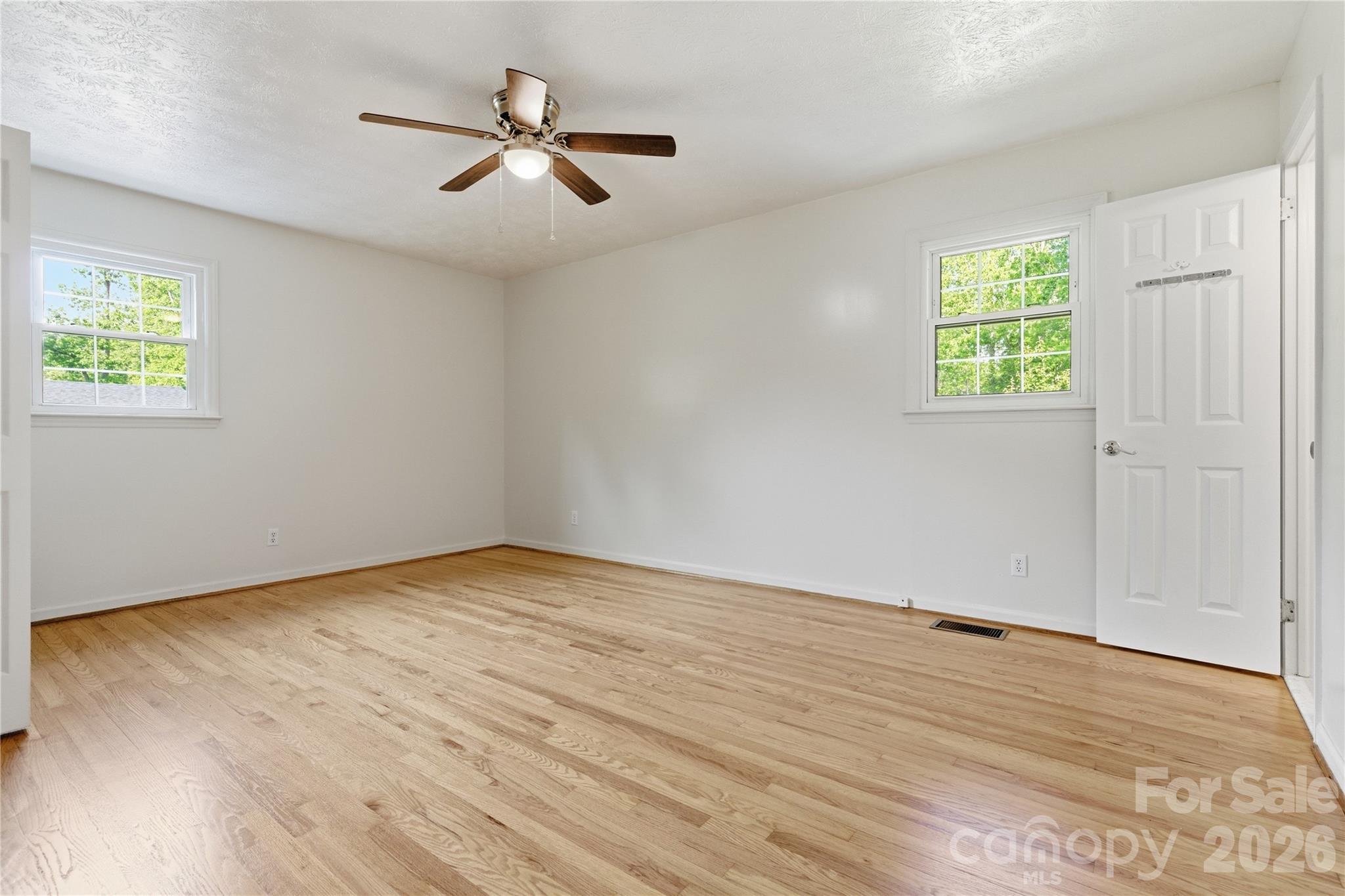 123 Castleton Lane — Hendersonville