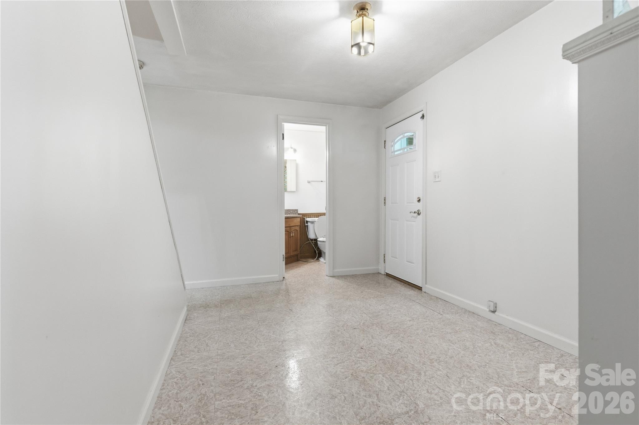 123 Castleton Lane — Hendersonville